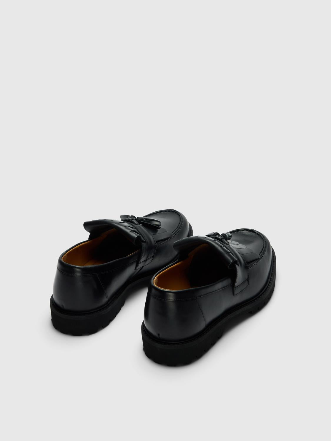 model_shot-front_full